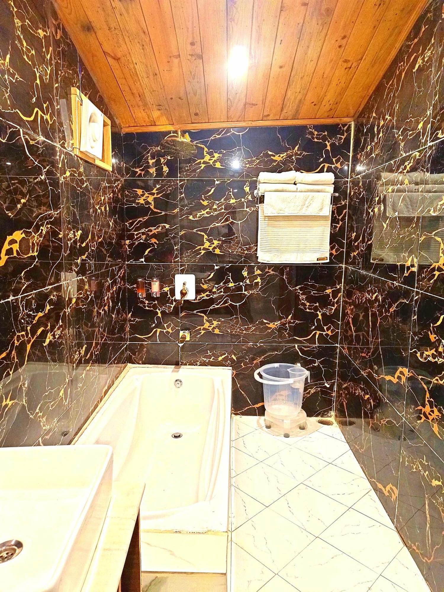 Aaroham Resort Shimla ! Luxury Cottage By Aamod Group Habitación foto